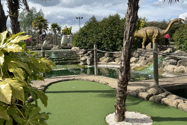 Dinosaur Safari Adventure Golf Arkley, mini-golf in Arkley
