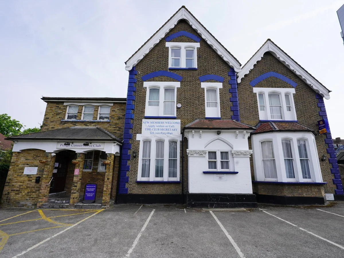 Penge Conservative Club, pool in Penge